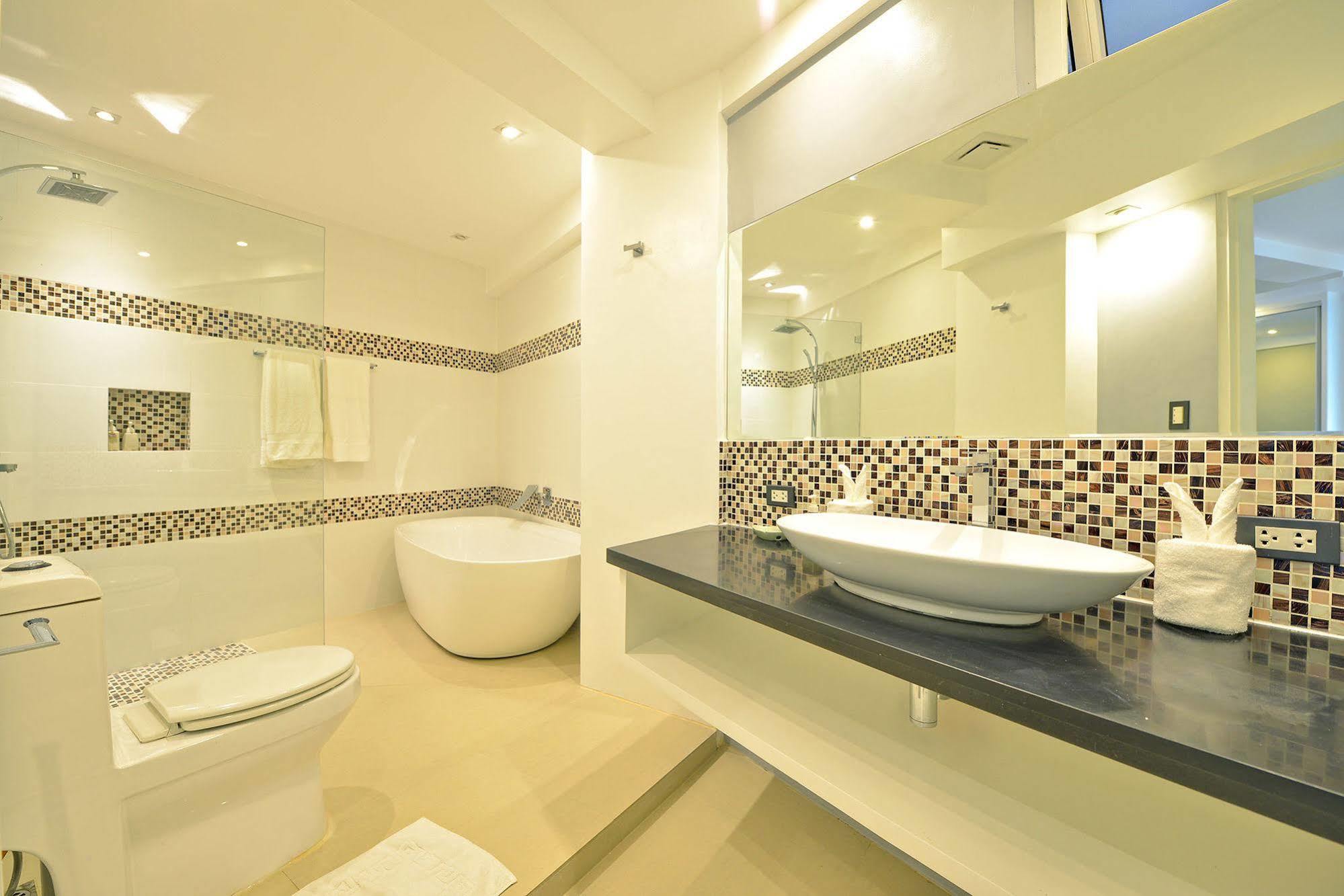 Boracay Karuna Luxury Suites Balabag  Екстериор снимка